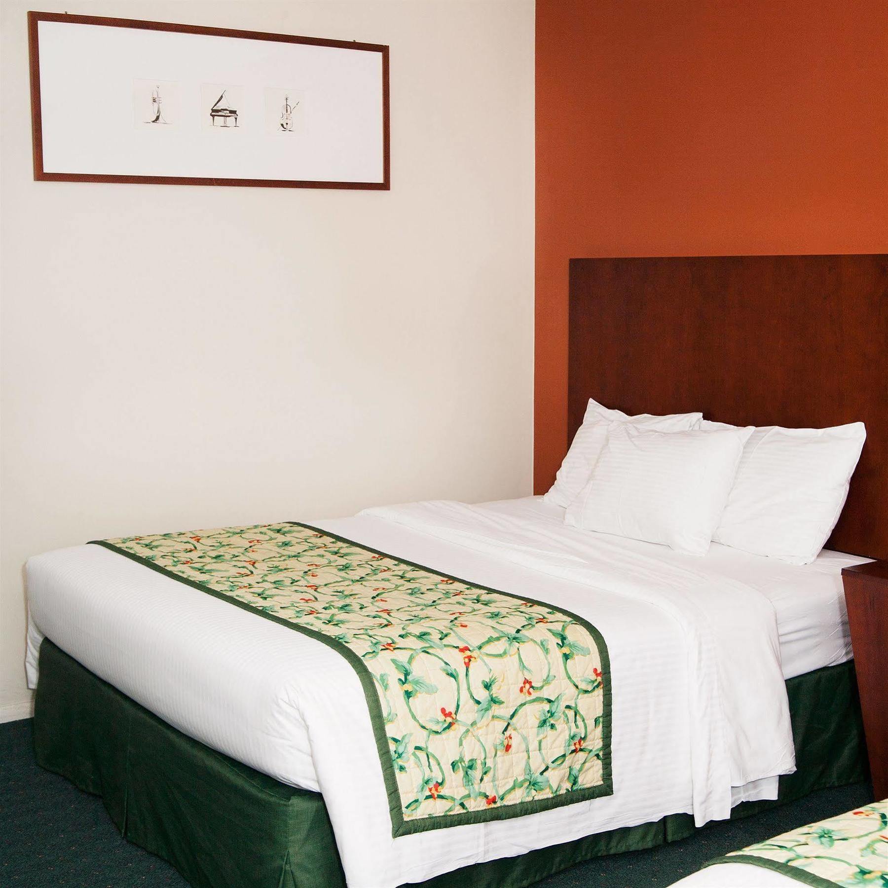 Red Carpet Inn And Suites Плимут Экстерьер фото