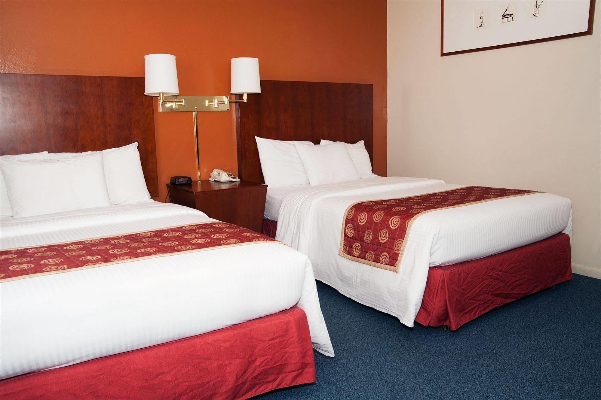 Red Carpet Inn And Suites Плимут Экстерьер фото
